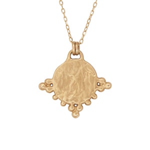Collar con colgante de medallón Helios en oro amarillo de 14 k