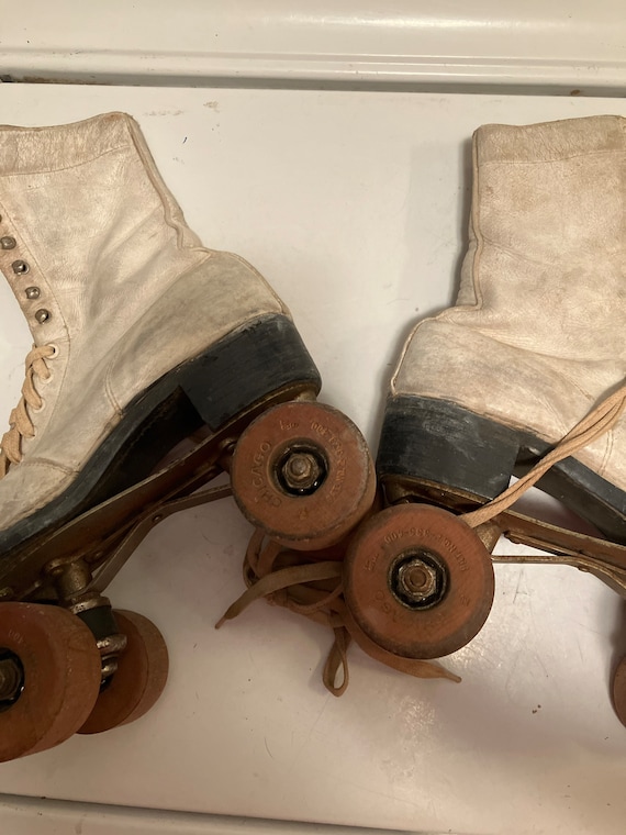 vintage womens roller skates Gem