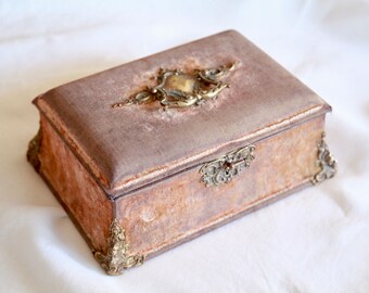 SOLD Vintage Velvet Jewelry Box, Antique Victorian Pink Velvet Jewelry Box Removable Tray, Necklace Holder, Dresser Vanity Box