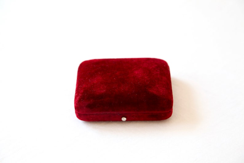 Vintage Jewelry Display Red Velvet Pendant Box Antique Velvet Brooch Box FREE SHIP WORLDWIDE