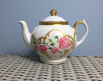 Alice Through The Looking Glass Davids Teapot Motif Cookie Jar Alice Through The Looking Glass Davids Teapot Motif Cookie Jar