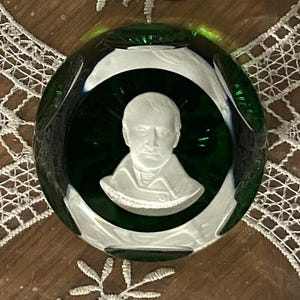 The Franklin Mint/Baccarat NAPOLEON BONAPARTE Clear/White/Green Crystal Paperweight