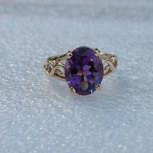 Amethyst and gold ring. Oval Amethyst set in yellow gold.