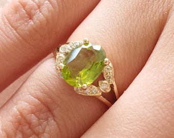 Peridot and diamond ring-gold Peridot and Diamond ring-Yellow gold and peridot ring-Peridot ring-birthstone peridot