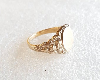 Signet ring, Antique style signet ring,10 carat gold signet ring, Solid gold signet ring, yellow gold signet ring