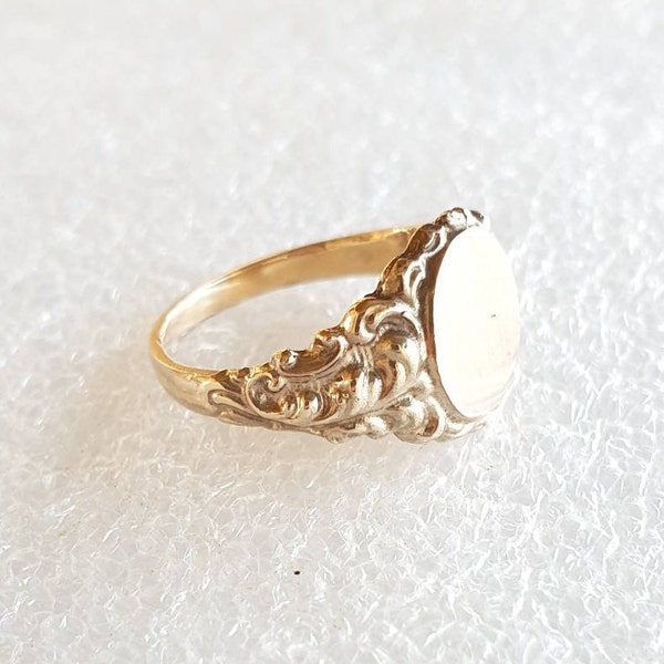 Signet ring, Antique style signet ring,10 carat gold signet ring, Solid gold signet ring, yellow gold signet ring
