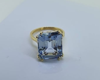 Man made Aquamarine ring.  Aquamarine ring.  Man made Aquamarine cocktail ring. 10 carat yellow gold ring set with a man made Aquamarine