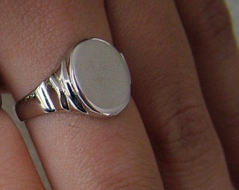 white gold signet ring-Signet ring in white gold-Signet ring-Solid gold signet ring