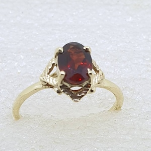 Anel de granada e ouro - Anel de ouro com granada - Muito lindo anel de granada - Ouro amarelo e anel de granada