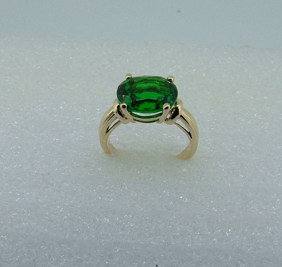 9ct Yellow Gold Ring with Oval Simulated Emerald