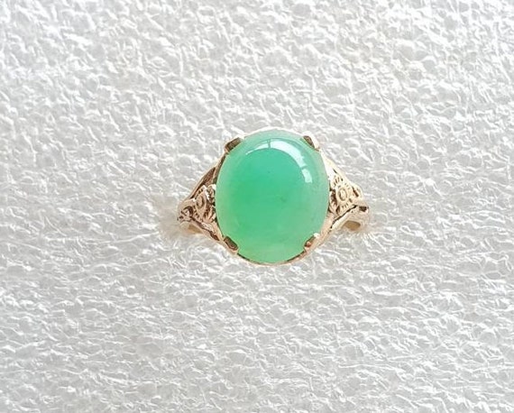 Chrysoprase ring, Chrysoprase cabochon ring, green Chrysoprase cabochon ring, Chrysoprase and 10 carat yellow gold