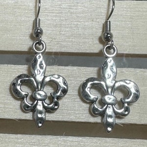 Hammered Fleur De Lis Earrings New Orleans Saints Silver Hammered Fleur De Lis Nola French Quarter Inspired Earrings Louisiana Fleur De Lis