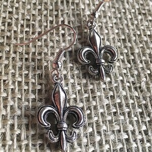 Silver Detailed Fleur De Lis Earrings Louisiana Theme image 3