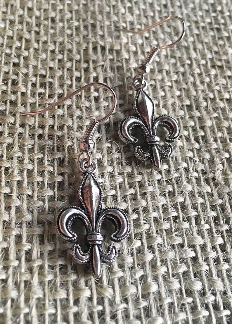 Silver Detailed Fleur De Lis Earrings Louisiana Theme image 3