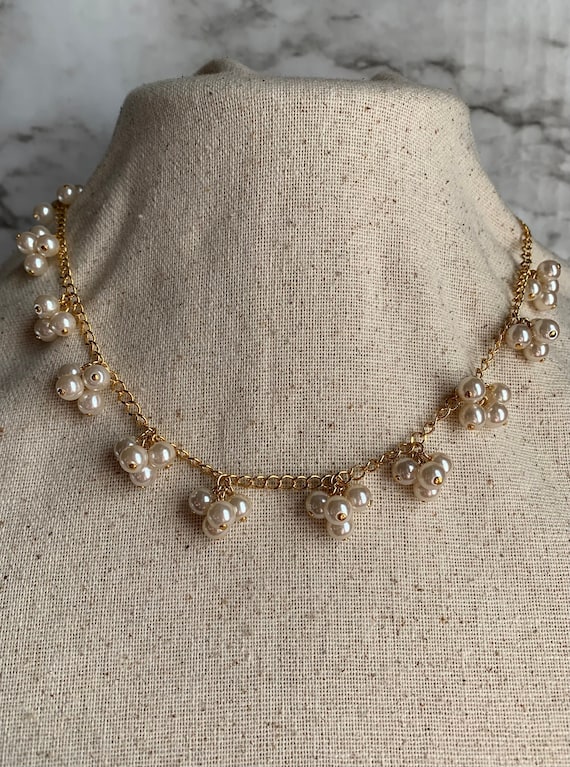 Vintage Avon Faux Pearl Cluster Gold Necklace - image 1