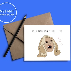 Puede incluir: Una tarjeta blanca con una ilustración de dibujos animados de una mujer con cabello rubio y boca rosa, que dice "HELLO FROM YOUR VALENTIIIIINE" con corazones rosas sobre su cabeza.