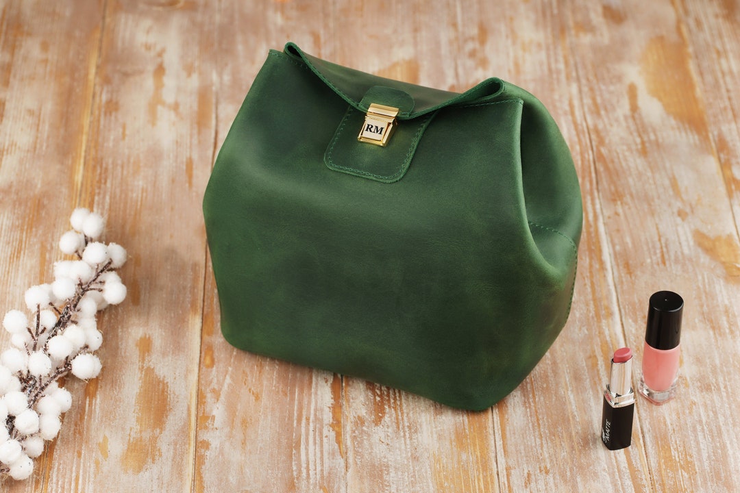 Green Cosmetic Bag for Women, Leather Personalized Makeup Bag, Women