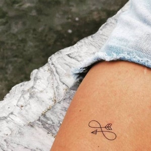 Temporäres Tattoo mit Unendlichkeitspfeil (4er-Set)