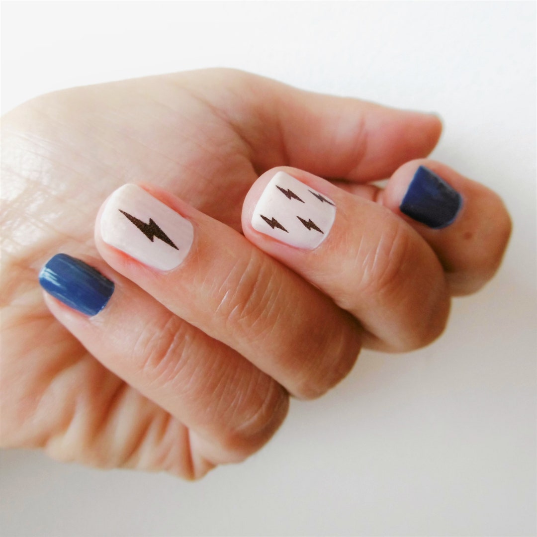 Black Lightning Bolt Nail Art Ideas