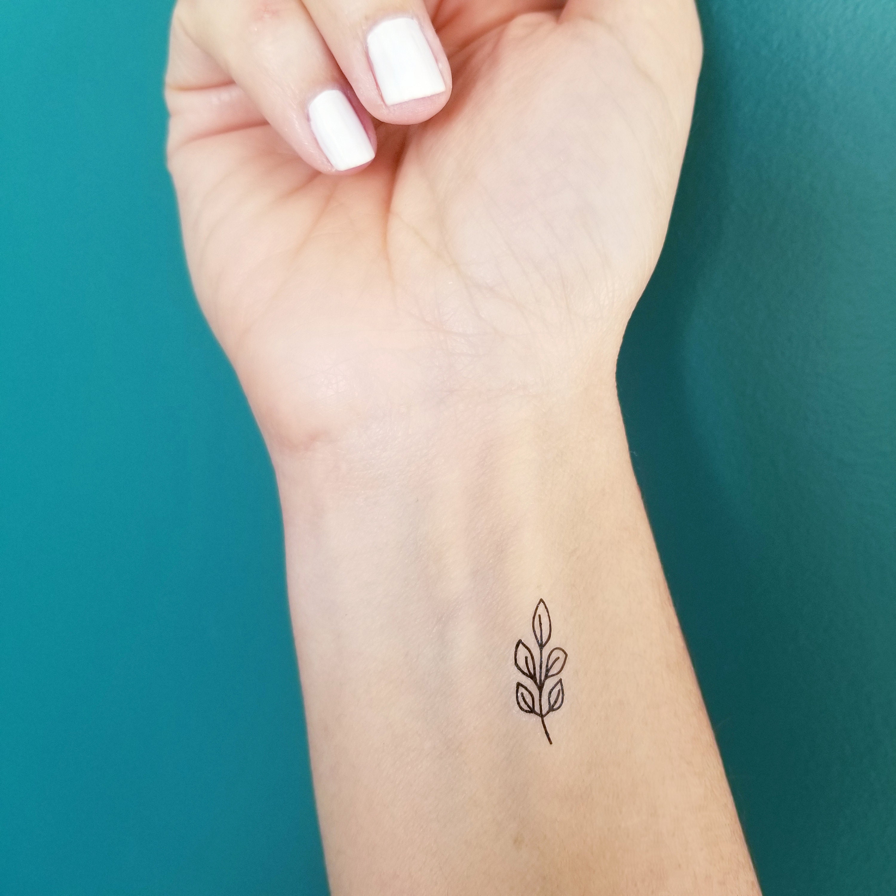 22 Leaf Tattoos That Will Make Fall a Permanent Season . . . on Your Body!  | Tattoo designs, Leaf tattoos, Simple tattoos