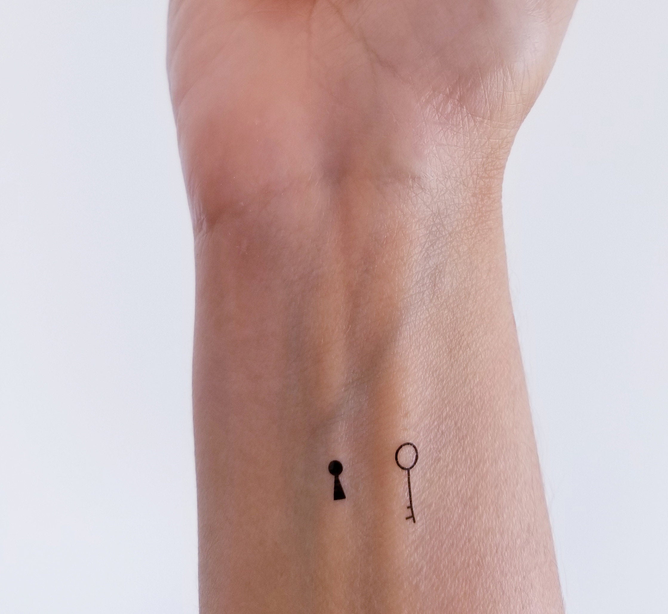 Wrist tattoo of a keyhole on Nathalie Jacobse.