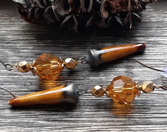 Pendientes de cerámica hechos a mano con diseño de leona: Regalo ideal para mujeres Leo. Cristal Swarovski, bronce topacio.