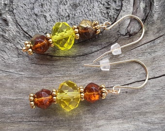 Pendientes cortos y elegantes de cristal checo amarillo, dorado y marrón topacio brillante: pendientes colgantes cortos y brillantes. Ideales para fiesta de graduación o para la oficina. Tienda con vendedor australiano.