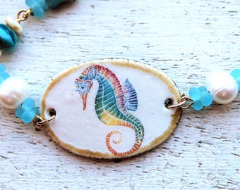 Pulsera de cerámica hecha a mano con forma de caballito de mar, joyería barroca para bodas en la playa con perlas de agua dulce.