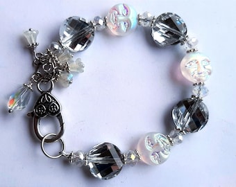Pulsera de flor de luna pequeña: cristal checo, cristal AB, cierre plateado. Pulsera estilo wiccan, bohemio, hippie, estilo Stevie con luna brillante.