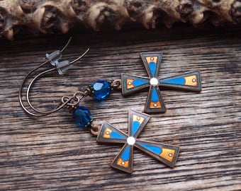 Pendientes vintage de cruz esmaltada de los años 50/60, joyería religiosa en azul zafiro/dorado/blanco/bronce. Vendedor/tienda australiana.