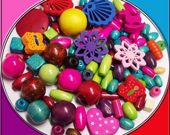 100 colorful wooden beads in a mix, animals and attachments...