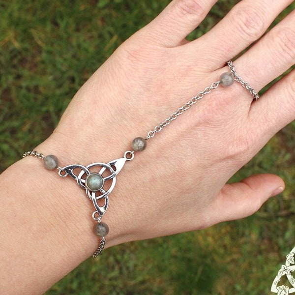 Bracelet de main celtique Triquetra Labradorite, noeud entrelacs médiéval, argenté reflet bleu, bague magie féerique, mariage wicca païen