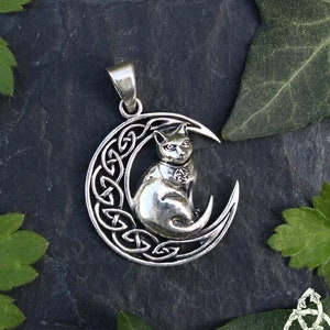 Esoteric Moon and Cat pendant in silver, magical medieval wedding jewel, Witch necklace wicca pagan magic, Gothic Celtic knot