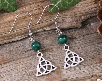 Boucles d'oreilles celtiques Malachite, bijou Triquetra entrelacs, argenté vert, médiéval féerique, gothique, magie wicca, viking sorcière