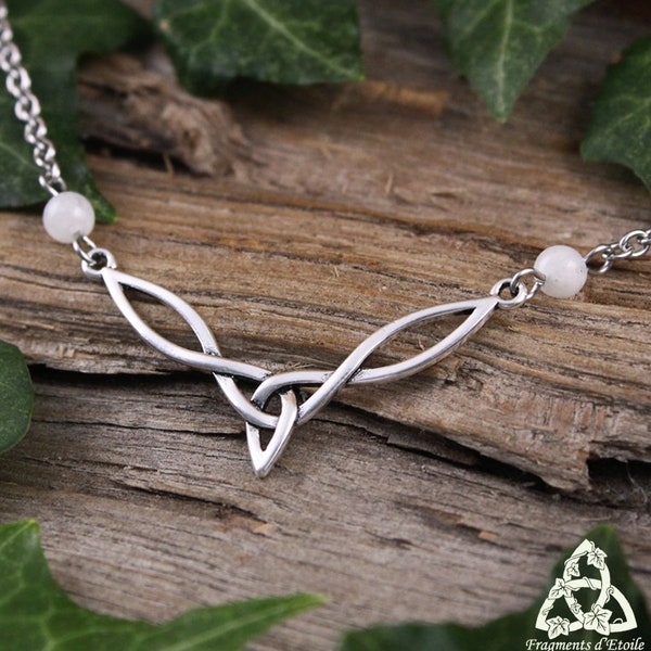 Collier celtique fin Triquetra Péristérite, noeud entrelacs blanc et argenté, bijou pour mariage médiéval, magie ésotérique sorcière wicca