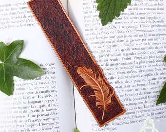 Plume Enchantée leather bookmark, medieval fantasy book accessory, brown brown angel wing bookmark, fairy magic novel, Christmas gift