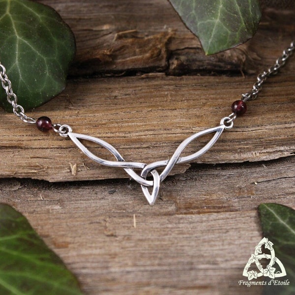 Collier celtique fin Triquetra Grenat, noeud entrelacs médiéval rouge argenté, wicca païen, bijou magie ésotérique gothique symbole sorcière