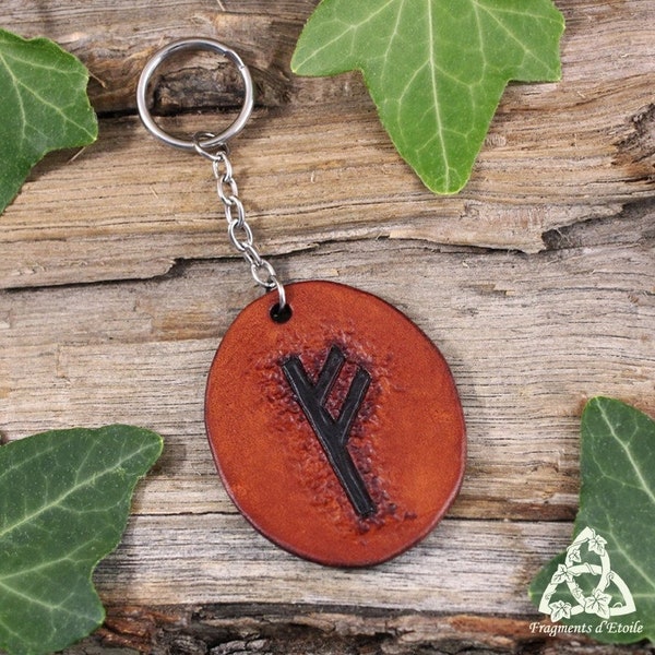 Porte-clés en cuir Fehu Rune du Feu, accessoire médiéval fantasy, cuir repoussé marron, cadeau viking homme, magie ésotérique druide wicca