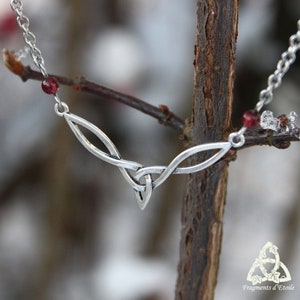 Collier celtique fin Triquetra Grenat, noeud entrelacs médiéval rouge argenté, wicca païen, bijou magie ésotérique gothique symbole sorcière image 4