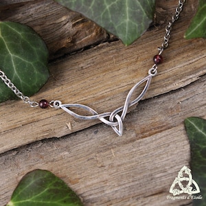 Collier celtique fin Triquetra Grenat, noeud entrelacs médiéval rouge argenté, wicca païen, bijou magie ésotérique gothique symbole sorcière image 3