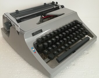 Typewriter Erika Model 32 / Vintage Typewriter Erika / Old Typewriter Erika / Typewriter/ 1970s / GDR / Working Typewriter/Rare Typewriter