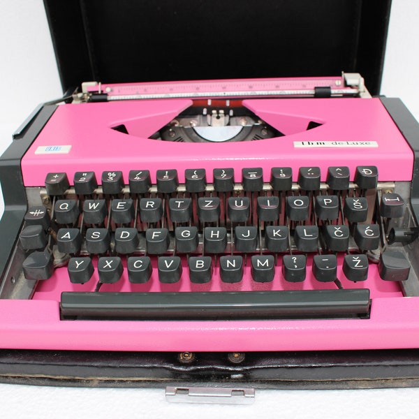 Vintage Pink Typewriter Unis TBM De Luxe / Olympia Traveller DeLuxe / Yugoslavia / 1970s