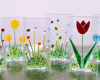 Photophores fleurs en verre fusionné. Bougeoir fleur en verre. Photophore en verre avec fleurs sauvages. Art floral en verre. Tulipe en vitrail.