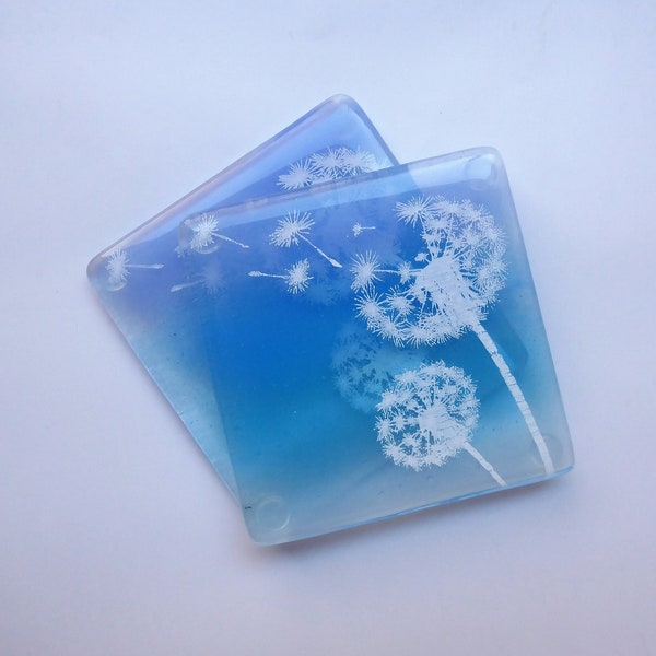 Fused glass flower coaster. Blue white dandelion fuses glass coaster. Blue flower fused glass drinks mat. Nature gift. Flower gift.