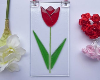Fused glass flower suncatcher. Red fused glass tulip suncatcher. Red tulip fused glass flower hanging. Floral art. Nature-inspired art