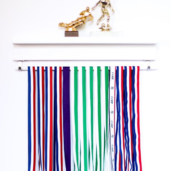 White Medal & Trophy Natural Wood Wall Holder with Shelf / Trophy Medal Ribbon Display Holder Rack Bar Awards Plaques for Sports Running Dan