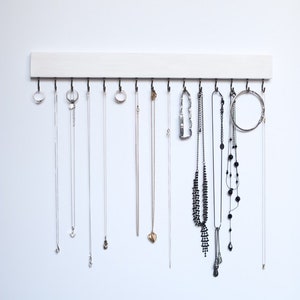 Organisateur de bijoux mural en bois blanc / Collier porte-collier fait à la main Crochets Porte-clés Support suspendu Décor rustique / Meilleure idée cadeau