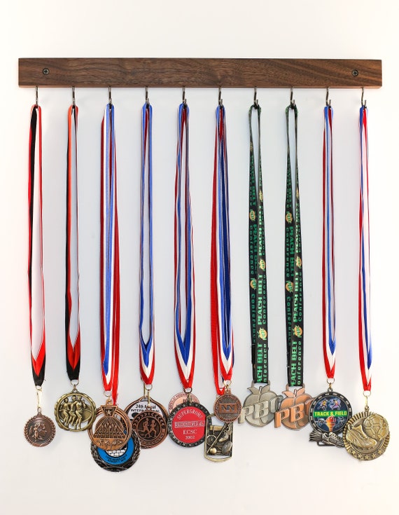 Lavievert Porte-médailles en bois et étagère à trophées, présentoir mural pour médailles de course avec 2 étagères de rangement, porte-médailles avec