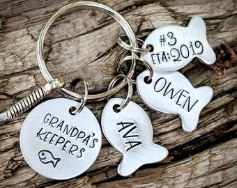 Personalized hand stamped grandpa keychain. Gift for grandpa. Father's day gift for Dad . Pregnancy announcement to dad. Fishing grandpa