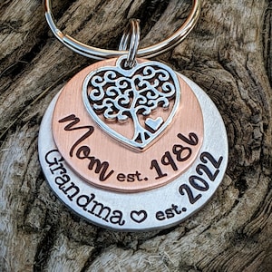 Personalized hand stamped grandma keychain. Custom mothers day gift. Tree of life keychain. Pregnancy announcement. Grandmother present.